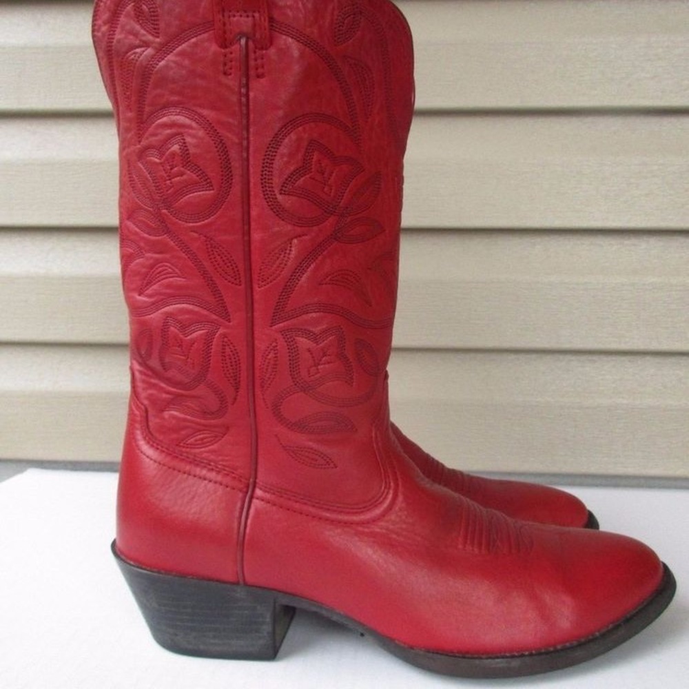 Red ariat cowgirl boots